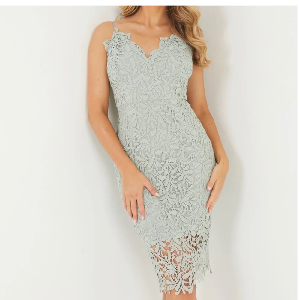 New QUIZ Green Lace V Neck Midi Dress - Size 4
